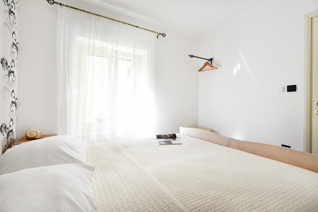 Apartments Kokolo شيبينيك الغرفة الصورة