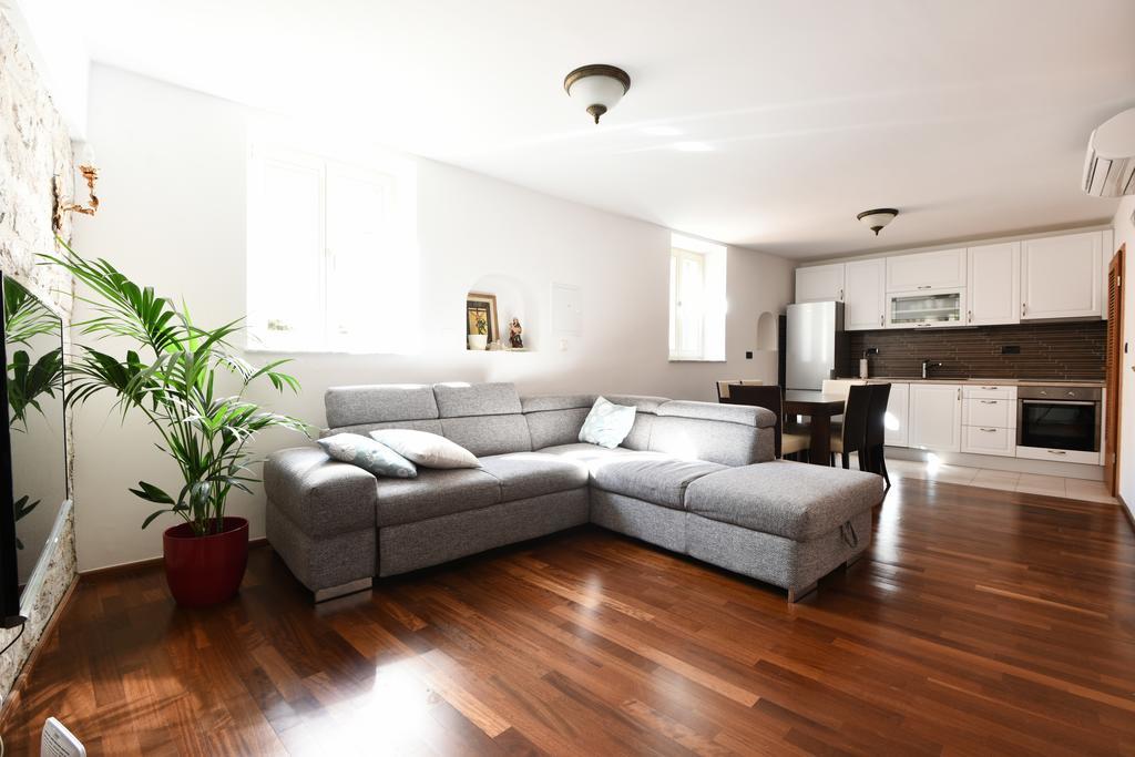 Apartments Kokolo شيبينيك الغرفة الصورة