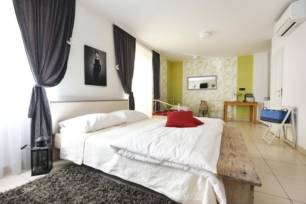 Apartments Kokolo شيبينيك الغرفة الصورة