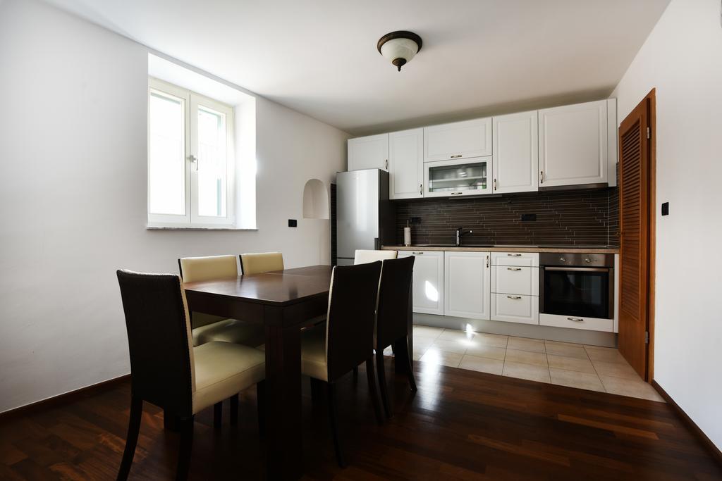 Apartments Kokolo شيبينيك الغرفة الصورة